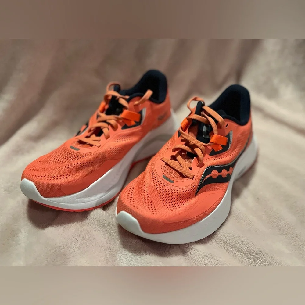 Orange Athletic Running Shoes Saucony Guide 15 size 7.5 wide - Picture 3 of 11